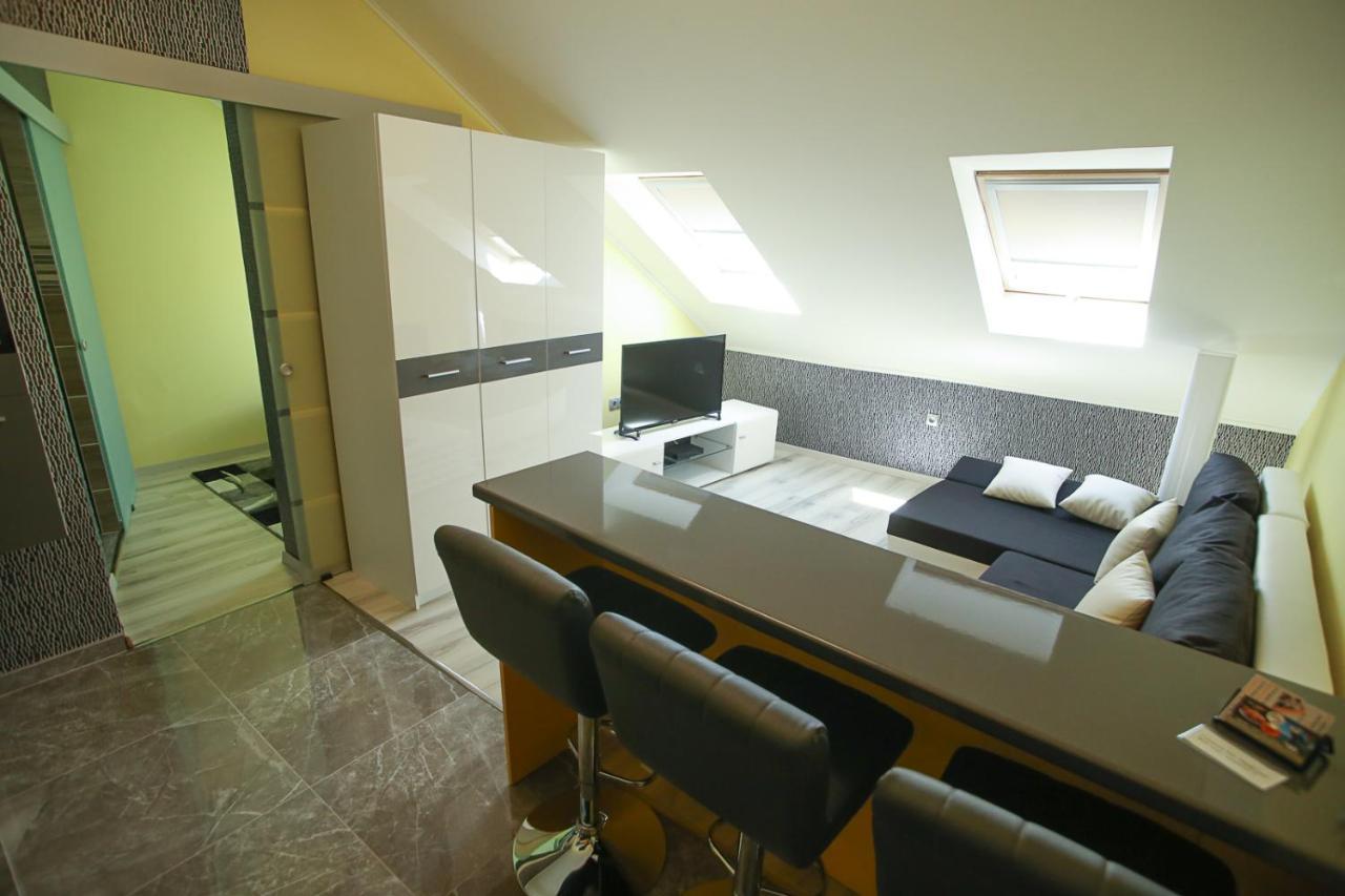 Centrum Lux 2 Apartmanok Kaposvar Exterior photo