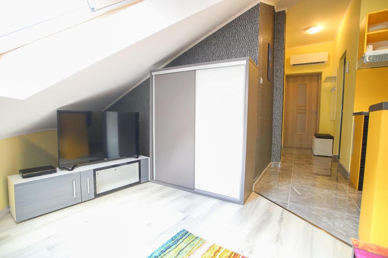 Centrum Lux 2 Apartmanok Kaposvar Exterior photo