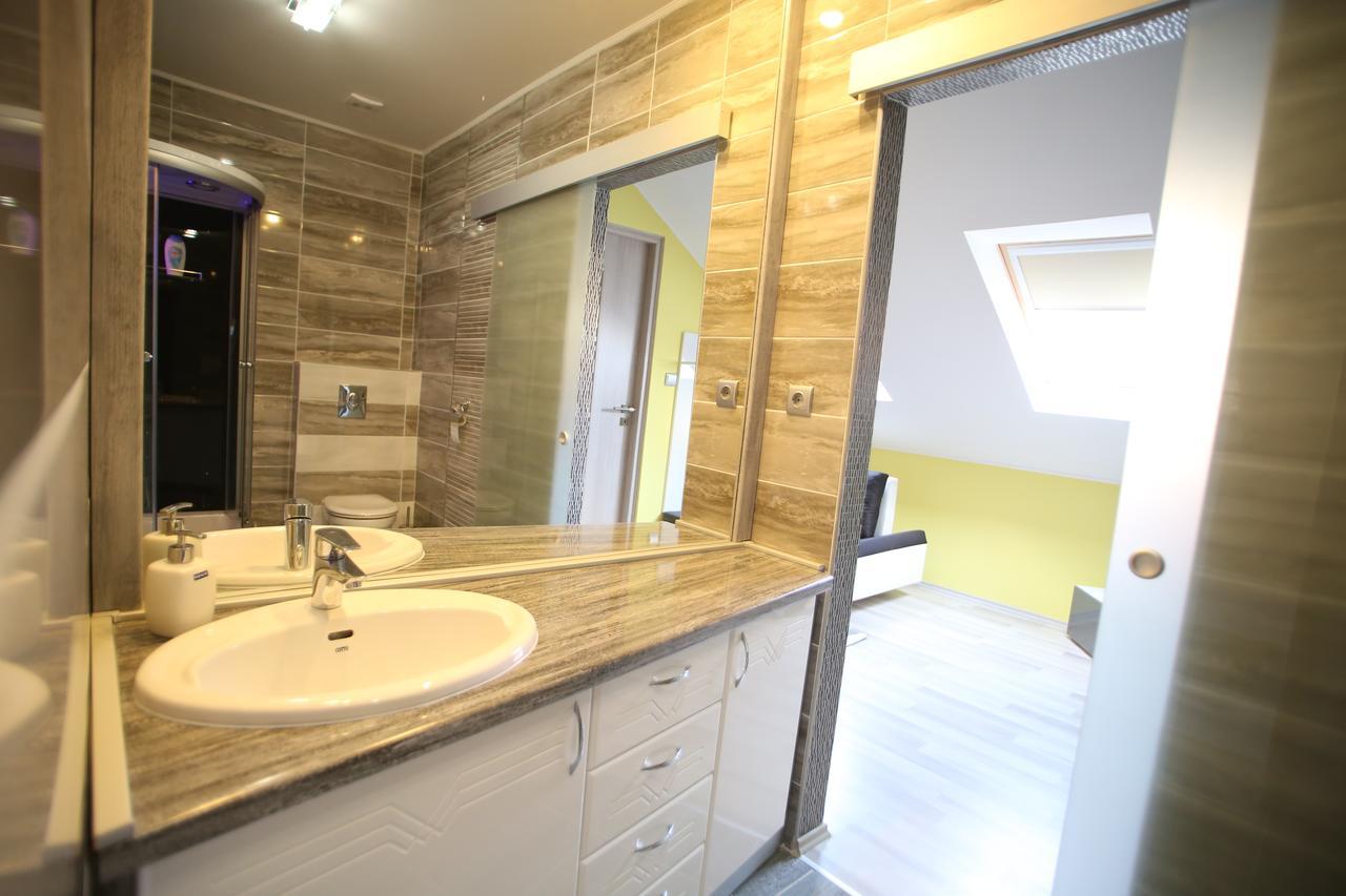 Centrum Lux 2 Apartmanok Kaposvar Exterior photo