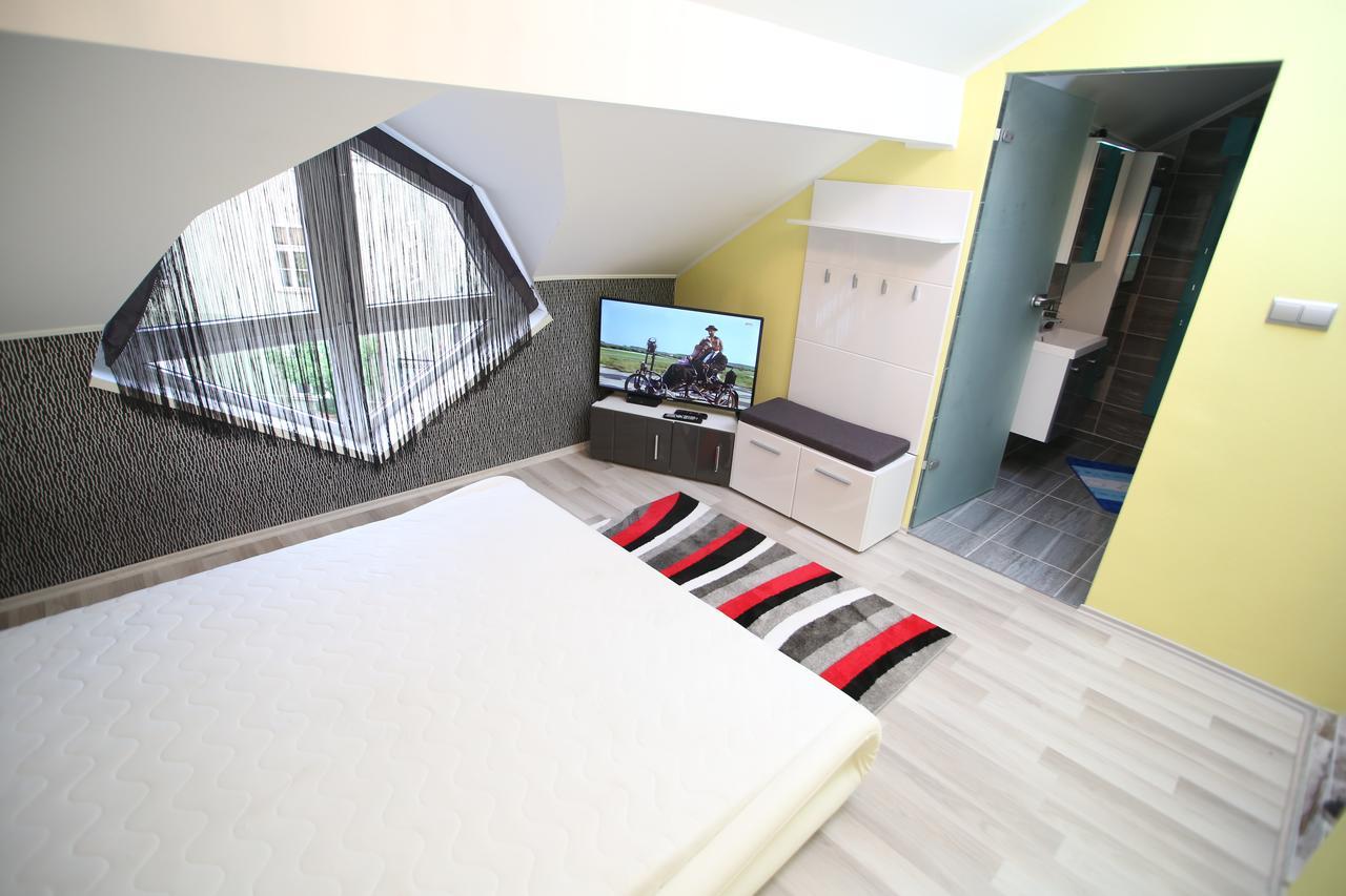 Centrum Lux 2 Apartmanok Kaposvar Exterior photo