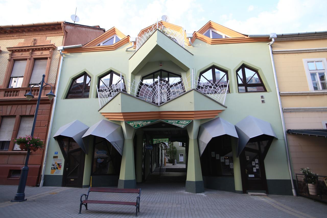 Centrum Lux 2 Apartmanok Kaposvar Exterior photo